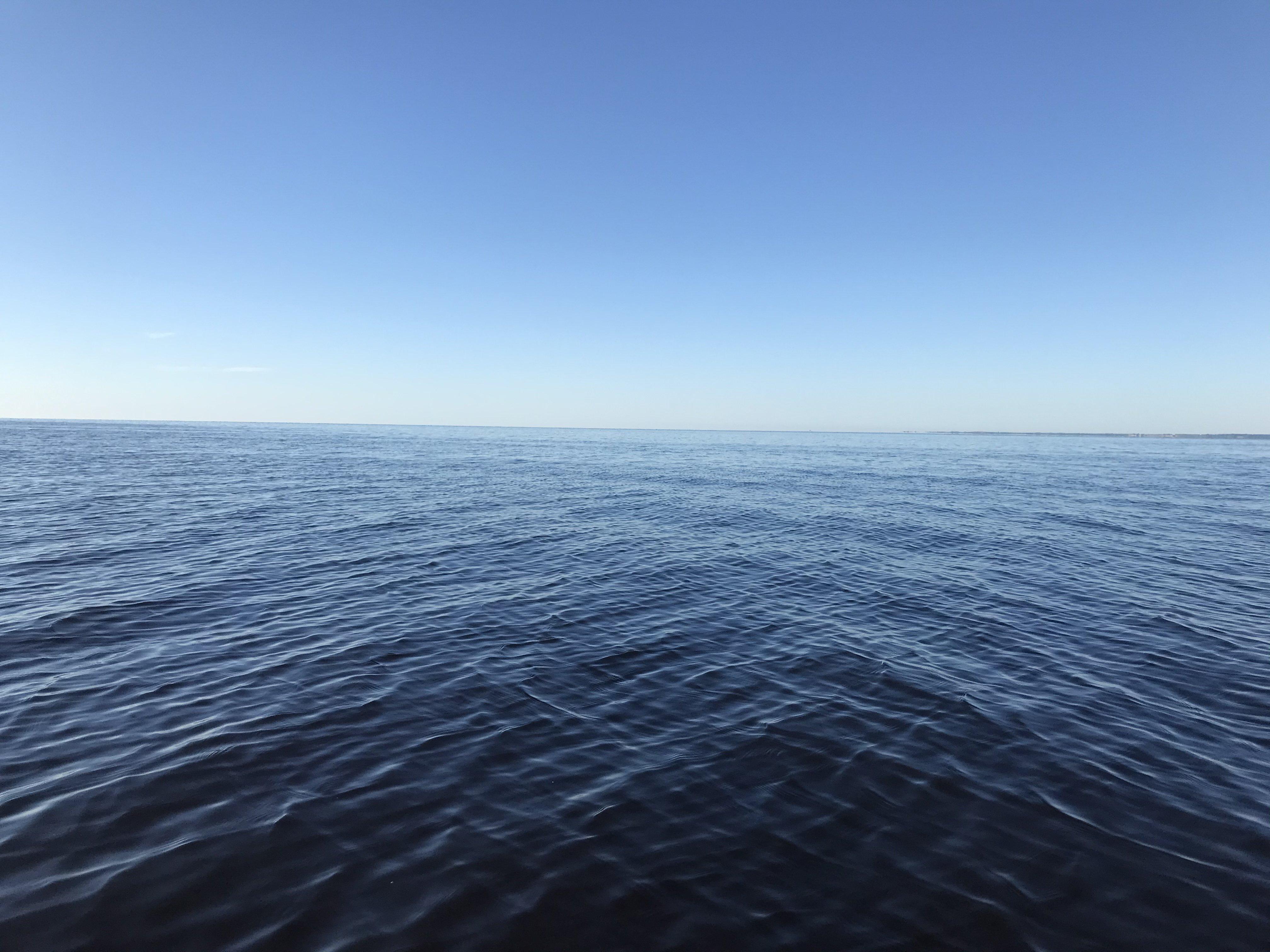 Воздух тихого океана. Океан. Водная гладь. Пустой океан. Море Горизонт.